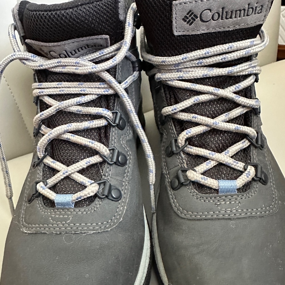 Columbia Women's Hiking Boots 9 - Picture 10 of 10